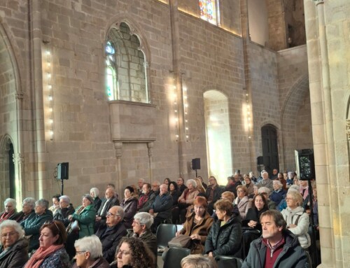 Desenes de persones assisteixen a la Missa de Santa Àgata, recuperada i organitzada per Oncolliga